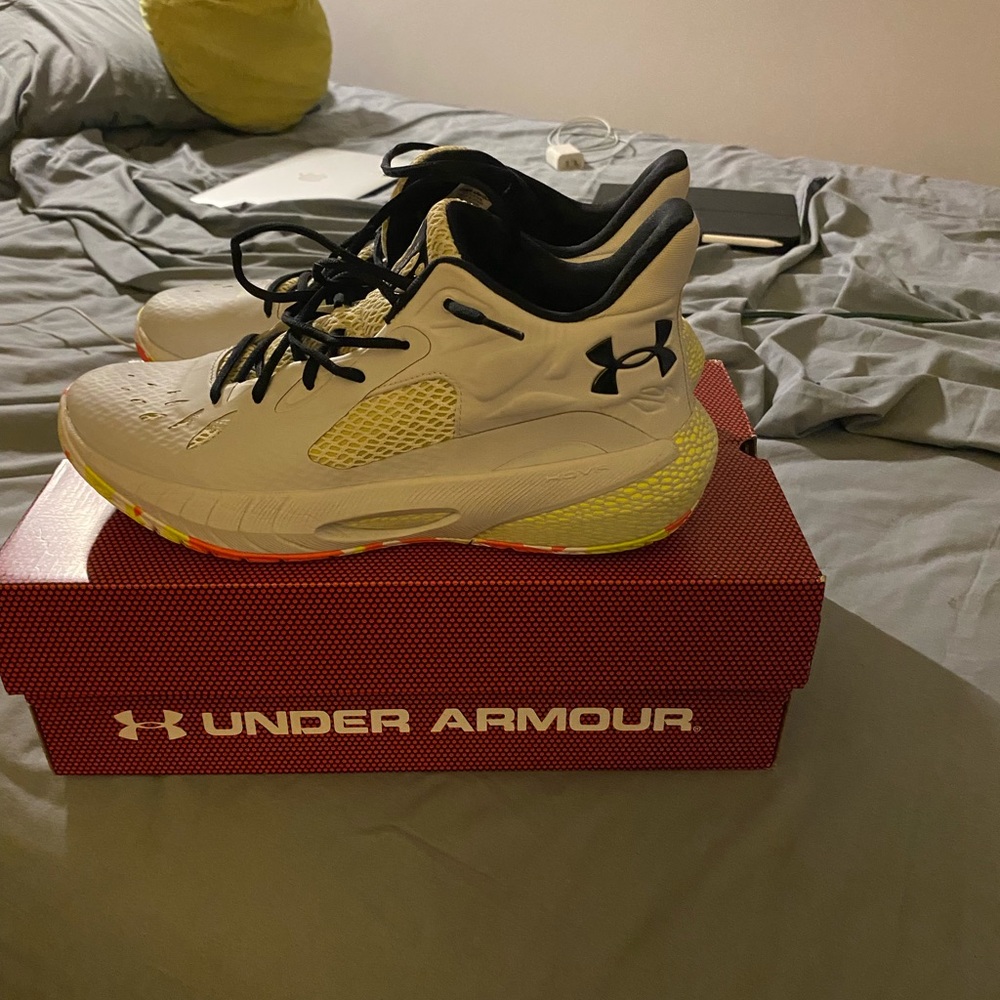 UA HOVR Basketball shoes